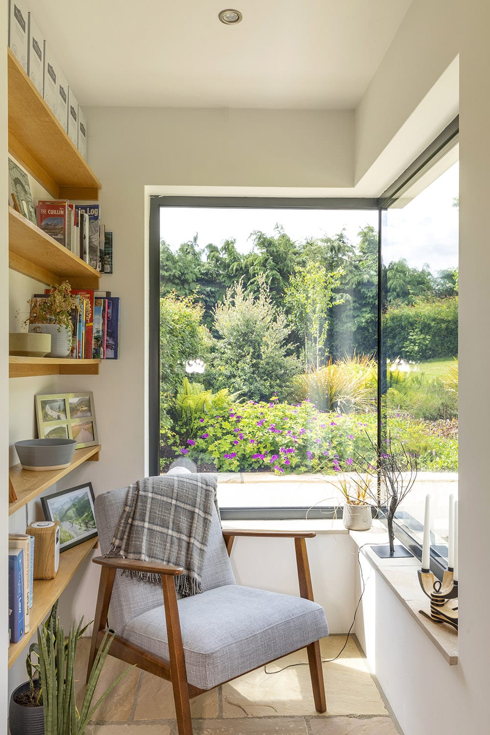 corner window